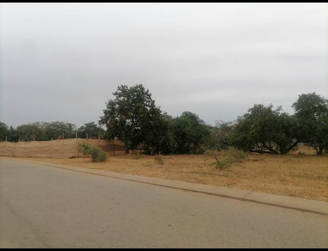 1,023M² VACANT LAND FOR SALE IN THORNHILL